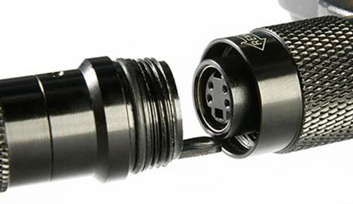 亞泰光電WIE-L手持輕便型工業(yè)視頻內(nèi)窺鏡采用可插拔式結(jié)構(gòu)設(shè)計，一臺主機可更
換多種鏡頭