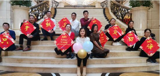 不負(fù)韶華，只爭(zhēng)朝夕 員工合影