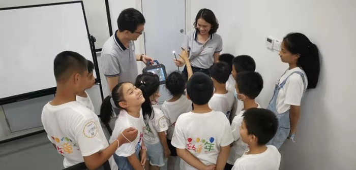 小朋友們走進亞泰,現場參觀,感受內窺鏡之奧秘