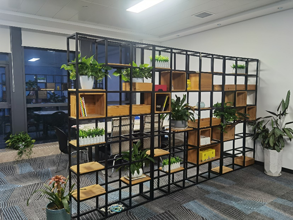 亞泰光電內窺鏡在該機械設備公司演示、交流，圖為該客戶辦公現場